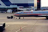 /images/133/1999-08-chicago-american.jpg - #00336: American  airplane towed at Chicago O