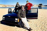 /images/133/2001-01-lake-powell-3-jeep.jpg - #00746: morning at Lone Rock … heading to Zion … Jan 2001 -- Lone Rock, Lake Powell, Utah