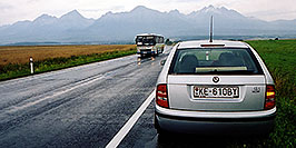 /images/133/2002-08-vysoke-tatry-fabia-pano.jpg - #01115: Tatry ahead … our rented Skoda Fabia … July 2002 -- Vysoke Tatry, Slovakia