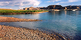 /images/133/2004-07-powell2-view1-pano.jpg - #01737: Lone Rock in the morning … July 2004 -- Lone Rock, Lake Powell, Utah