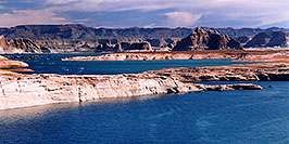 /images/133/2004-07-powell2-waheep7-pano.jpg - #01748: images of Wahweap and Lake Powell … July 2004 -- Wahweap, Lake Powell, Utah