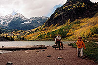 /images/133/2004-09-maroon-people03.jpg - #02182: images of Maroon Lake … Sept 2004 -- Maroon Lake, Maroon Bells, Colorado