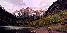 /images/133/2004-09-maroon-photog4-w.jpg - #02195: 7am sun … changing photo location … Sept 2004 -- Maroon Peak, Maroon Bells, Colorado