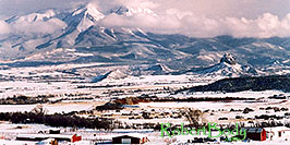 /images/133/2005-03-delnorte-mtns1-pano.jpg - #02438: Fog over peaks along Spanish Trail  … March 2005 -- Del Norte, Colorado