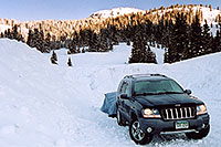 /images/133/2005-03-wolfcreek-jeep-tent.jpg - #02555: +2 F morning at Wolf Creek Pass … March 2005 -- Wolf Creek Pass, Colorado