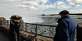 /images/133/2006-10-15-niag-people01-w.jpg - #03030: images of Niagara Falls … Oct 2006 -- Niagara Falls, Ontario.Canada