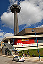 /images/133/2006-10-15-niag-skylon02-v.jpg - #03037: Skylon tourist tower in Niagara Falls … Oct 2006 -- Niagara Falls, Ontario.Canada