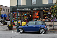 /images/133/2006-10-19-oak-pinocchio.jpg - #03066: blue Cooper Mini in front of Pnocchio`s Pick of the Crop Oakville … Oct 2006 -- Oakville, Ontario.Canada