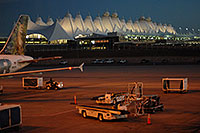 /images/133/2006-10-22-den-frontier03.jpg - #03098: images of Denver airport … Oct 2006 -- Denver, Colorado