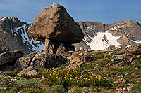 /images/133/2007-06-30-evans-sum-hike02.jpg - #04103: suspended rock by Summit Lake  … June 2007 -- Summit Lake, Mt Evans, Colorado