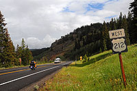 /images/133/2007-07-27-wyo-bear-road01.jpg - #04432: Highway 212 West - Images of Beartooth Pass Highway … July 2007 -- Beartooth Pass(WY), Wyoming