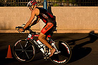 /images/133/2009-10-25-soma-bike-118232.jpg - #07610: 00:58:20 Starting 56 mile cycling stage at Soma Triathlon … October 25, 2009 -- Rio Salado Parkway, Tempe, Arizona
