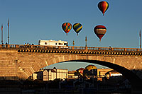 /images/133/2013-01-21-havasu-bridge-22678.jpg - #10773: Balloons above London Bridge at Lake Havasu City … January 2013 -- London Bridge, Lake Havasu City, Arizona