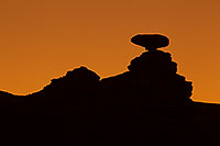 /images/133/2013-11-12-mexican-hat-sunr-1d4_4865.jpg - #11332: Mexican Hat at sunrise … November 2013 -- Mexican Hat, Utah