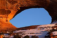 /images/133/2015-01-09-wilson-arch-1dx_1315.jpg - 12351: Evening at Wilson Arch .. January 2015 -- Wilson Arch, Utah