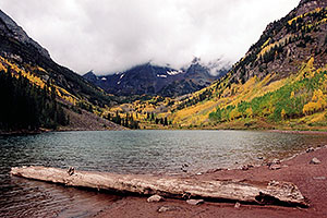 images of Maroon Lake with Maroon Peaks in the clouds