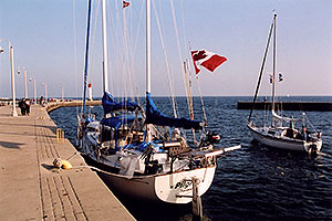 images of Oakville harbour in Ontario