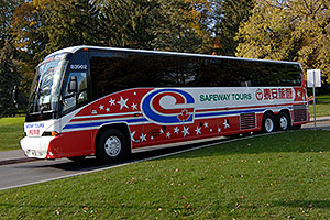 red Safeway Tours bus in Niagara Falls
