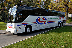 white Safeway Tours bus in Niagara Falls