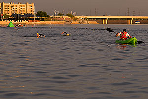 00:08:15 leaders in swimming - Splash and Dash Fall #4, October 30, 2009 at Tempe Town Lake