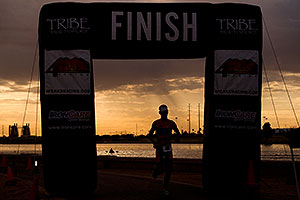 00:28:43 #68 Jozsef Major finishing in 1st place - Splash and Dash Fall #5, Nov 14, 2009 at Tempe Town Lake