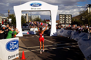08:35:18 - #55 Chrissie Wellington [1st,USA,08:36:13] finishing first - Ironman Arizona 2010