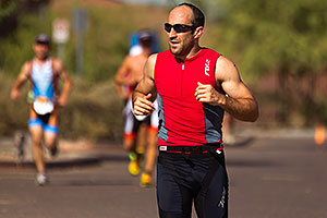 01:37:56 Runners at Nathan Triathlon 2011