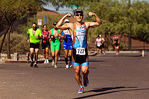 01:39:41 #727 and others running at Nathan Triathlon 2011