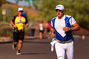 01:41:10 Runners at Nathan Triathlon 2011