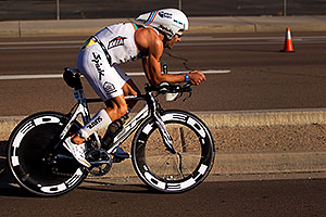 02:18:26 - #23 Eneko Llanos [SPA] (eventual winner in 07:59:38) in pursuit of the leaders at start of Lap 2 - Ironman Arizona 2011