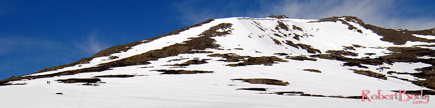 /images/500/2007-06-03-indep-snowb02-sp.jpg - #03844: snowboarders walking up from Independence Pass … June 2007 -- Independence Pass, Colorado