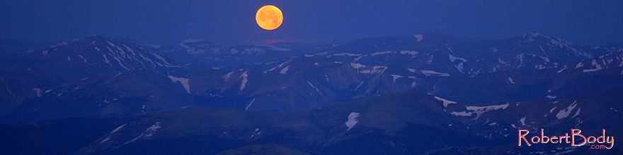 /images/500/2007-06-30-evans-moon-sp.jpg - #04099: Moon over mountains - view South, South-East along Mt Evans Road, around 14,000 ft … June 2007 -- Mt Evans, Colorado