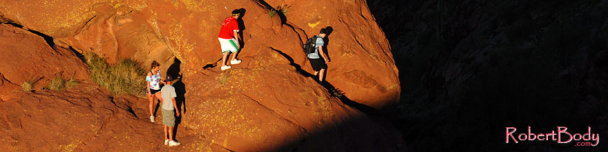 /images/500/2008-03-09-camelback-3948sp.jpg - #04880: Hikers at Camelback Mountain in Phoenix … March 2008 -- Camelback Mountain, Phoenix, Arizona