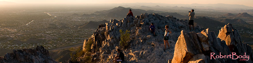 /images/500/2008-09-14-squaw-top-26368sp.jpg - #05861: Hikers at top of Squaw Peak … September 2008 -- Squaw Peak, Phoenix, Arizona