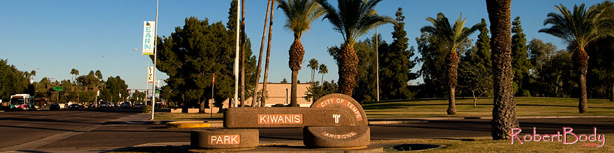 /images/500/2008-12-09-tempe-kiwanis-60864sp.jpg - #06381: Metro bus and traffic at Kiwanis Park … December 2008 -- Kiwanis Park, Tempe, Arizona