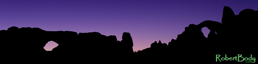 /images/500/2010-09-09-arches-turret-32017sp.jpg - #08610: Night Silhouettes of South Window (left) and Turret Arch (right) in Arches National Park … September 2010 -- Turret Arch, Arches Park, Utah