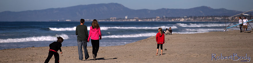/images/500/2012-12-28-ca-carlsbad-beach-12234sp.jpg - #10533: People by Carlsbad, California … December 2012 -- Carlsbad, California