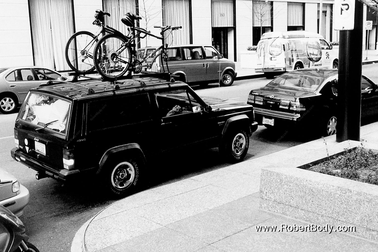 1999-11-chicago-bikes-bw