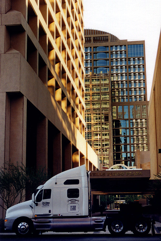 2000-08-phoenix-truck-building-v