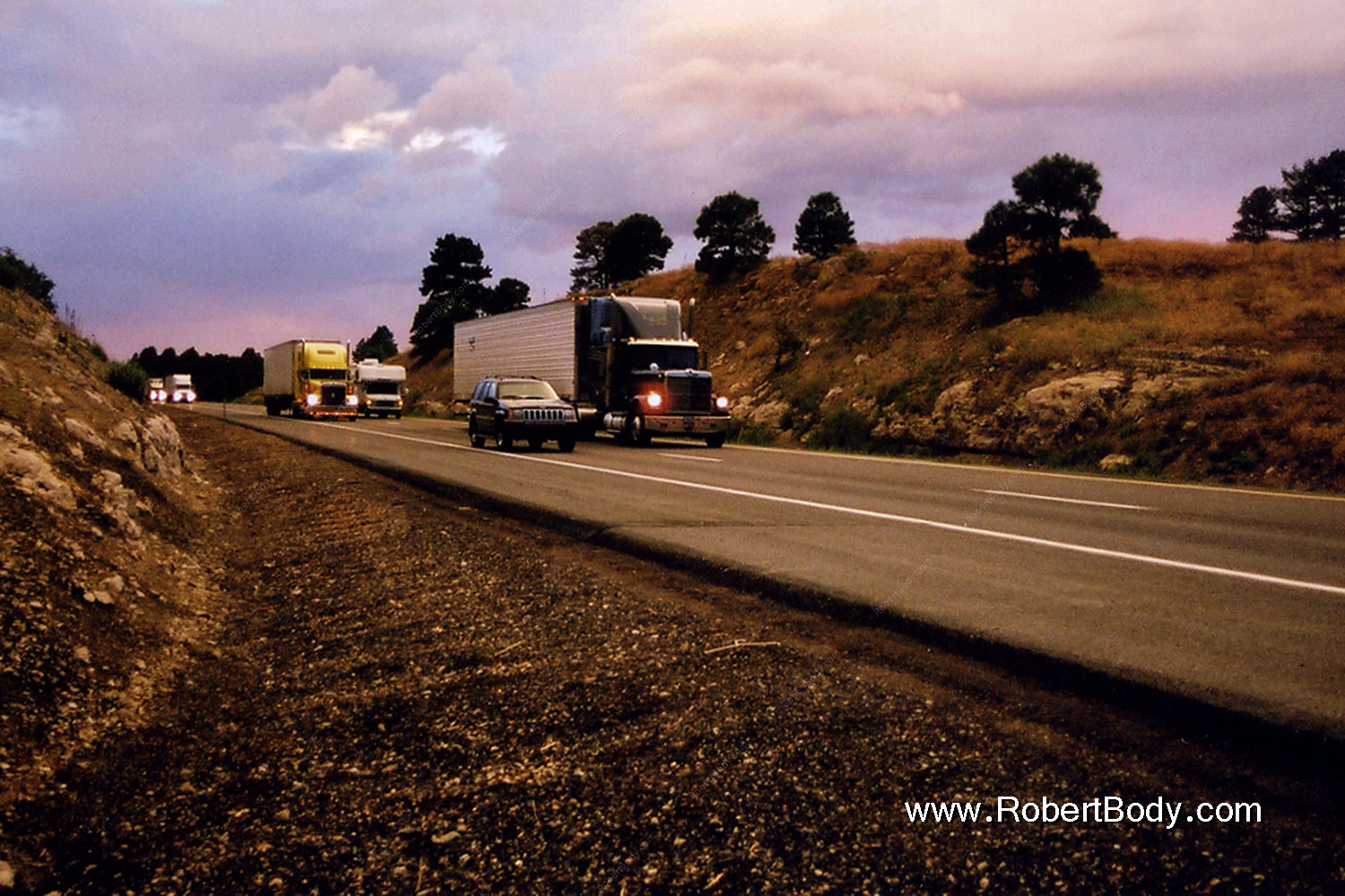 2003-08-flagstaff-trucks-sunset