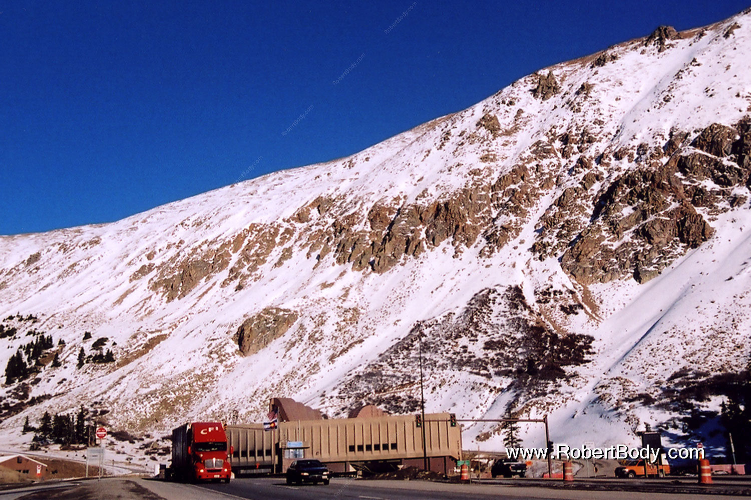 2004-10-summit-pass-truck1