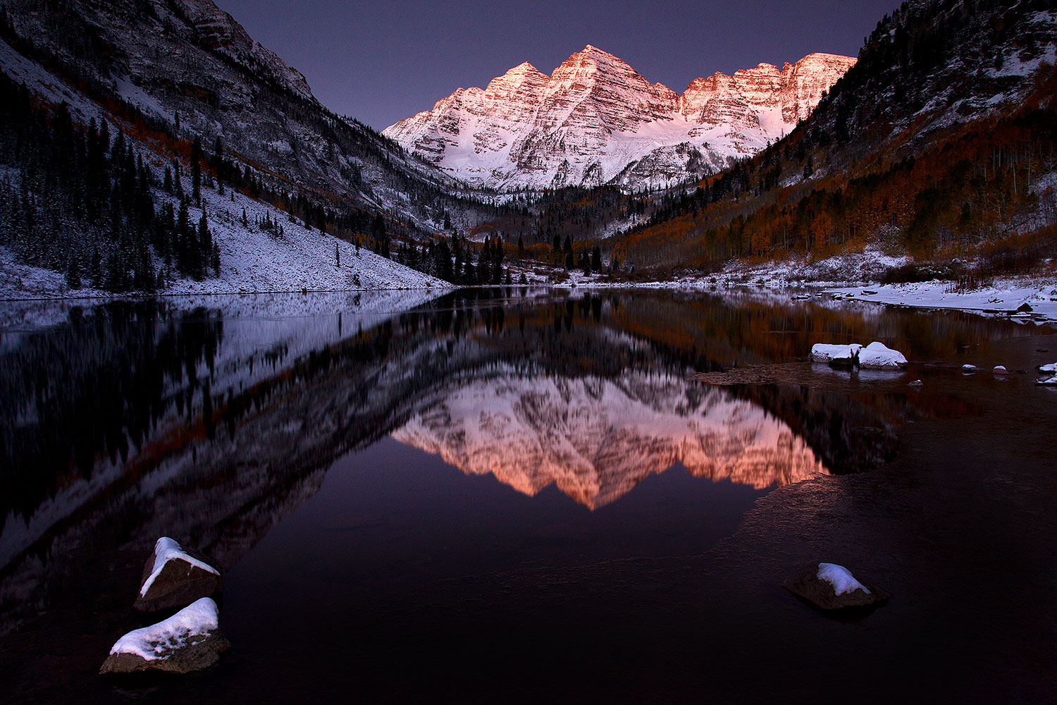 2011-10-07-maroon-refl-snowy-105034
