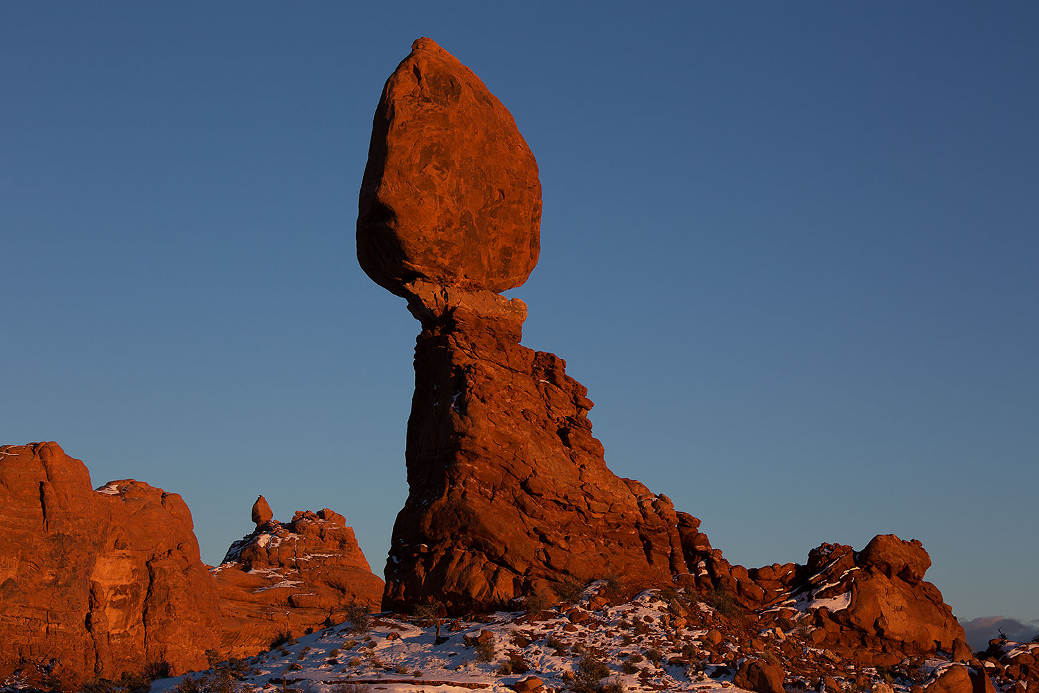 2013-12-23-arches-balanced-5d3_6818