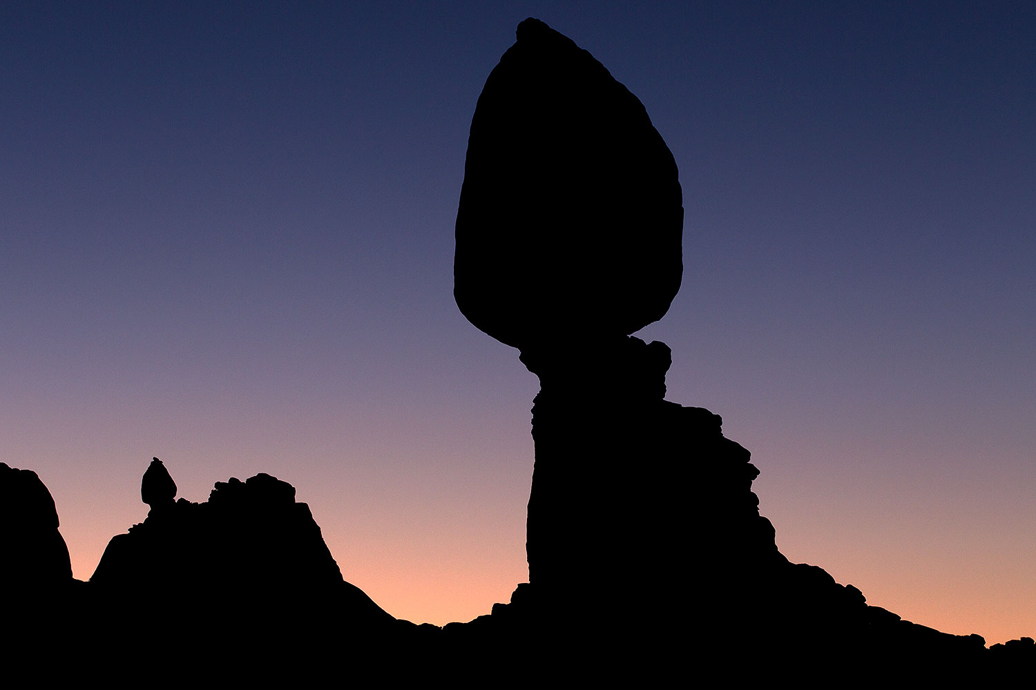 2010-09-10-arches-balanced-32397